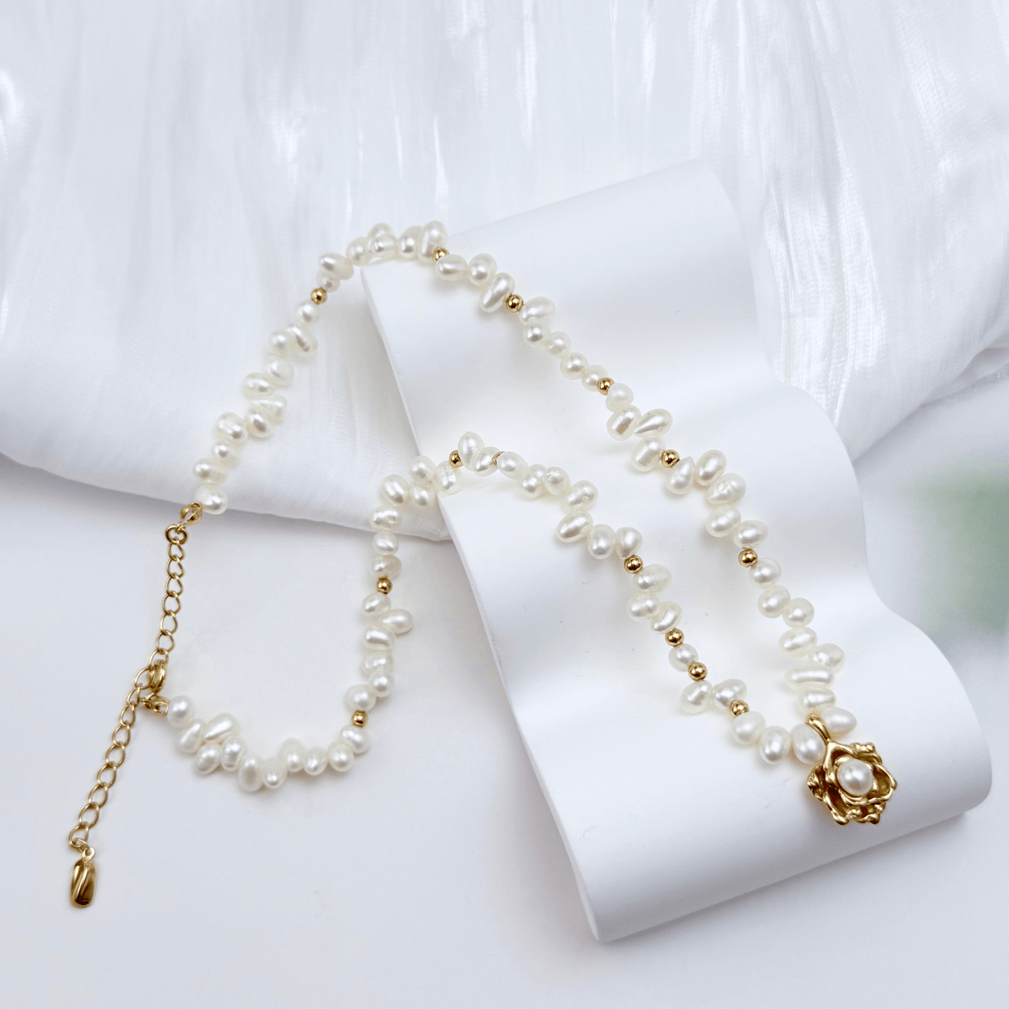 Elegant Camellia pearl necklace featuring natural baroque pearls and a sculpted gold bloom design