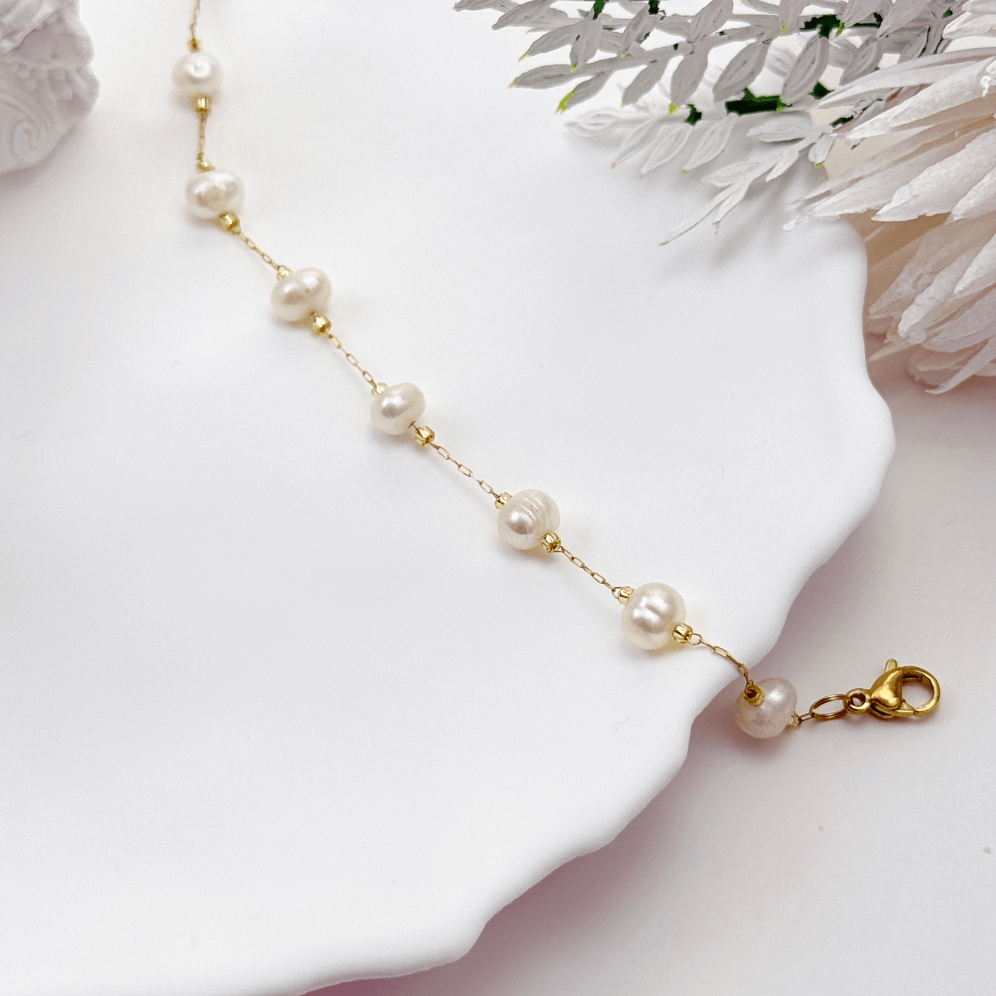 Elegant freshwater pearl necklace on a dainty gold chain, a timeless jewellery piece perfect for bridesmaids, weddings, or meaningful everyday wear.