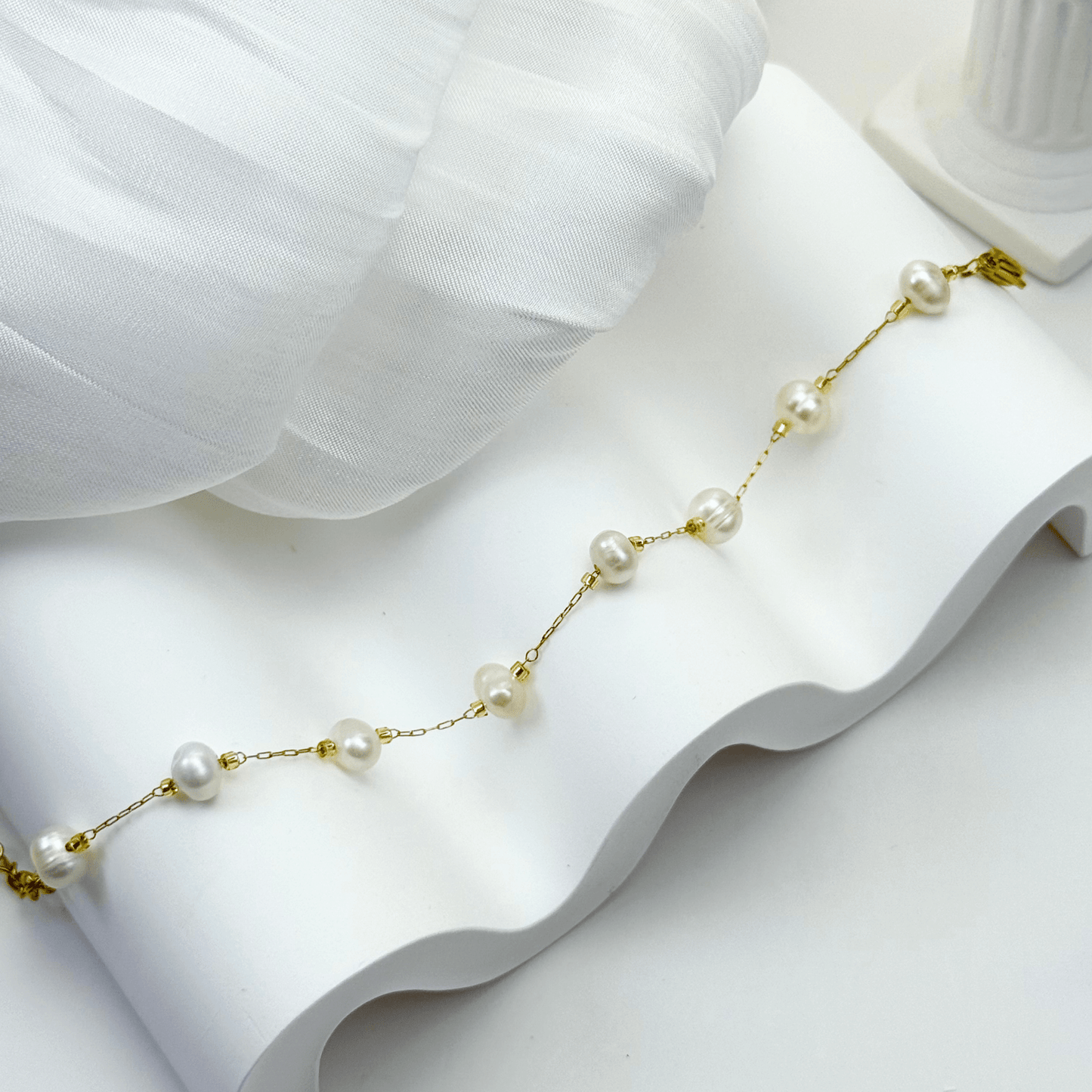 Elegant freshwater pearl necklace on a dainty gold chain, a timeless jewellery piece perfect for bridesmaids, weddings, or meaningful everyday wear.