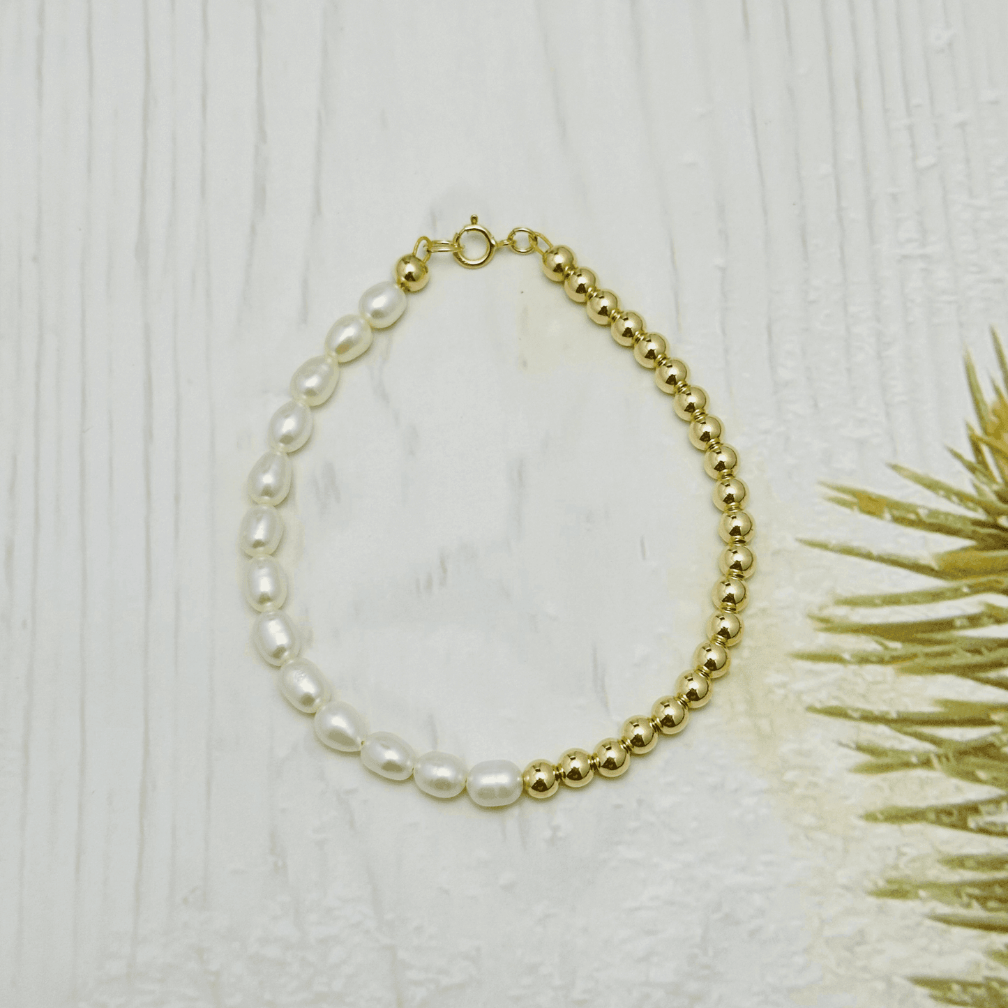 bracelet featuring freshwater pearls and gold-filled or sterling silver beads, elegant handcrafted jewellery by MXW Jewellery