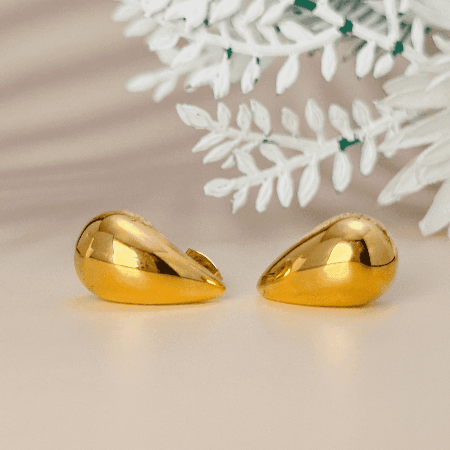 Gold Teardrop Stud Earrings - Minimalist 18K Gold-Plated Stainless Steel Waterproof Earrings