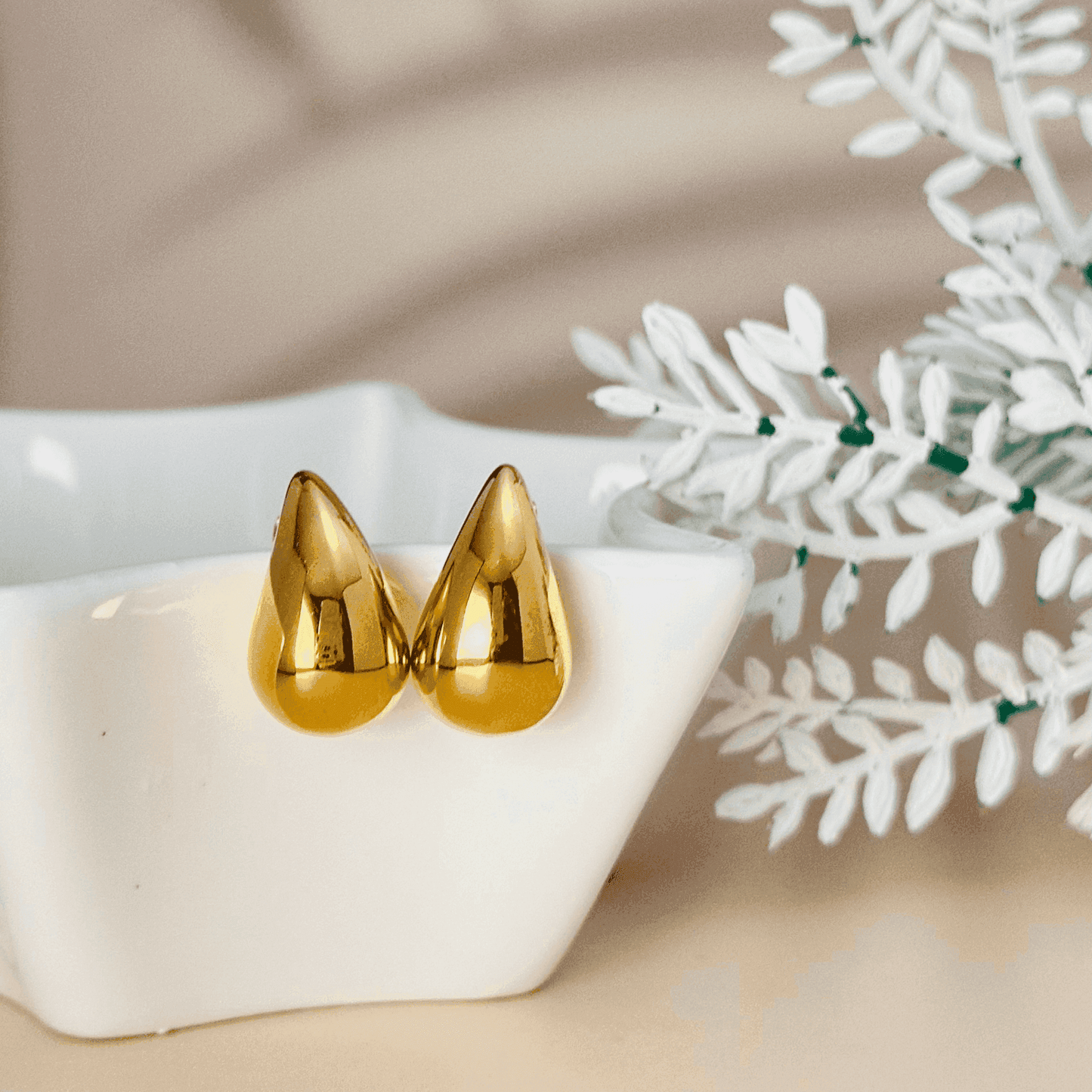 Gold Teardrop Stud Earrings - Minimalist 18K Gold-Plated Stainless Steel Waterproof Earrings