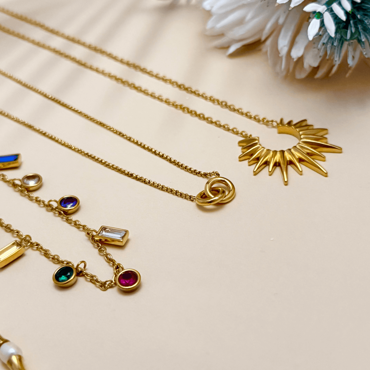 Waterproof gold necklace, crafted in 18K gold-plated stainless steel for an elegant celestial look.