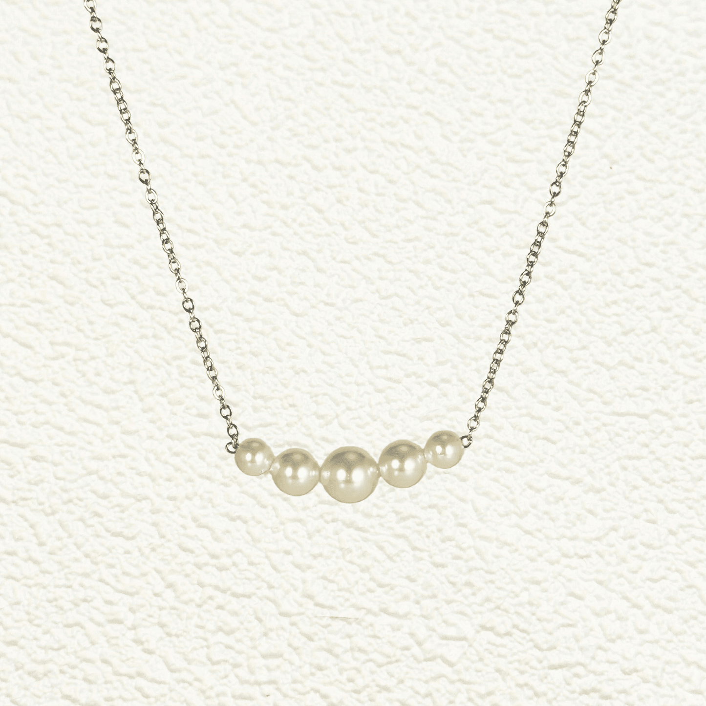 Graduated Swarovski crystal pearl necklace on gold or silver stainless steel chain – modern minimalist jewelry from MXW Jewellery