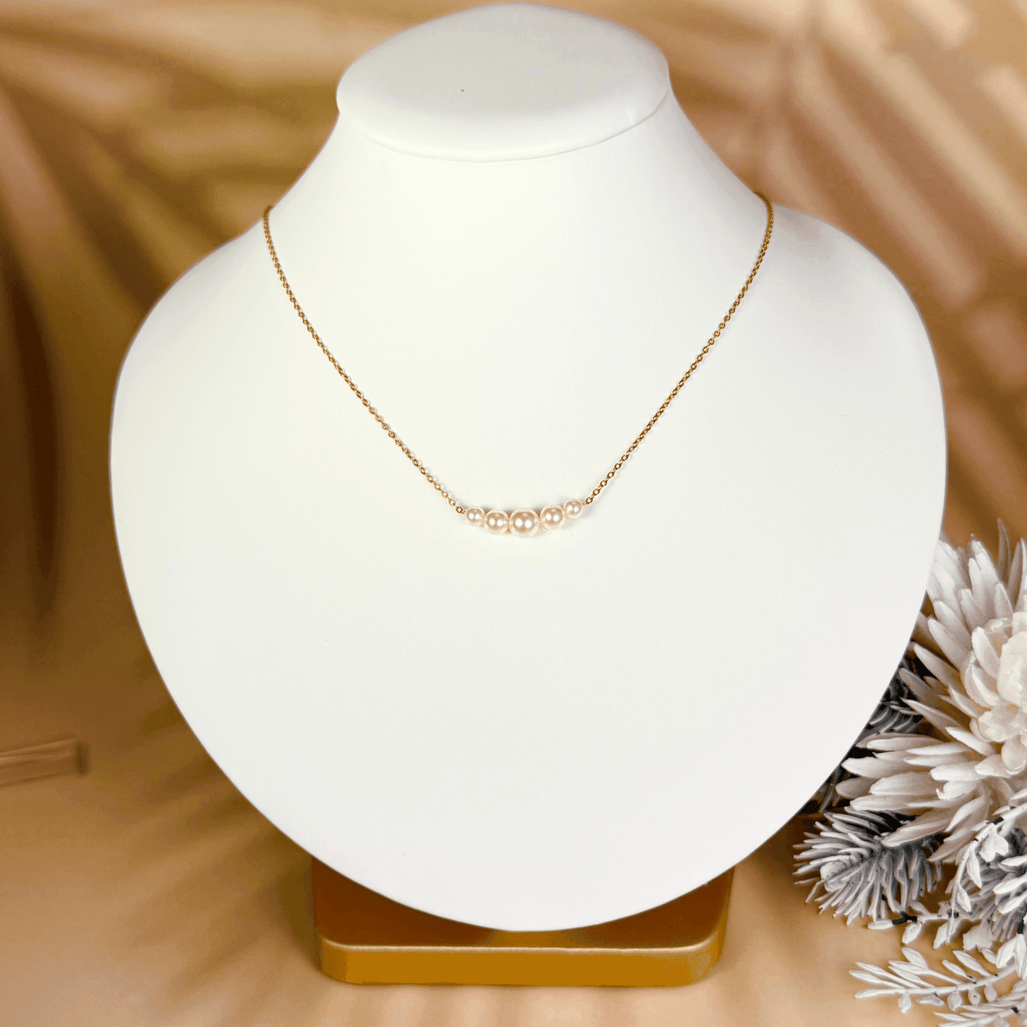 Graduated Swarovski crystal pearl necklace on gold or silver stainless steel chain – modern minimalist jewelry from MXW Jewellery