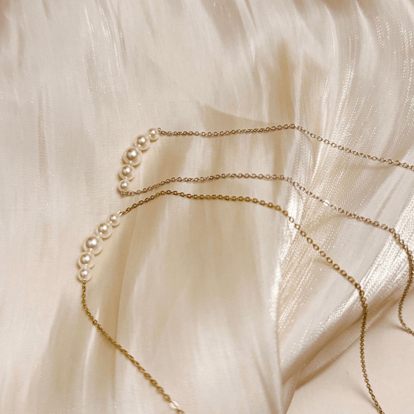 Graduated Swarovski crystal pearl necklace on gold or silver stainless steel chain – modern minimalist jewelry from MXW Jewellery