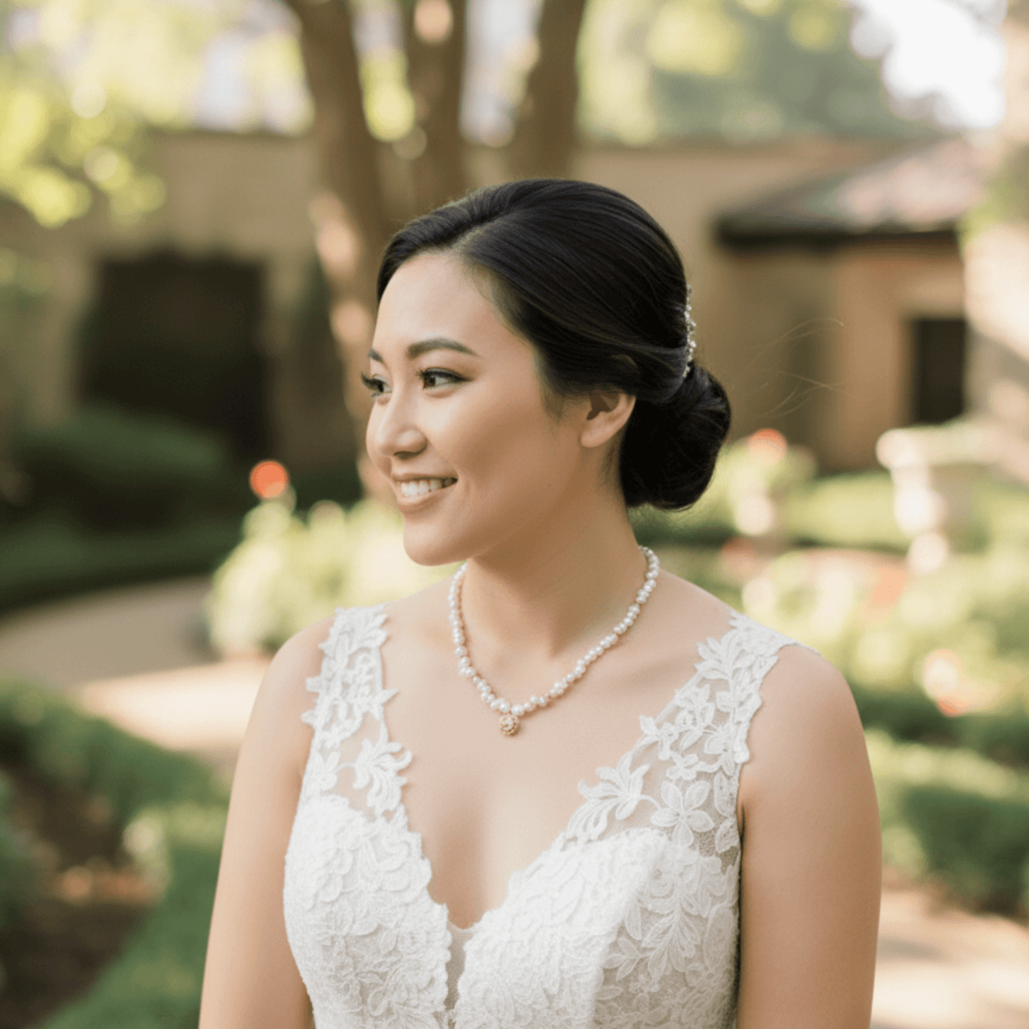 Elegant Camellia pearl necklace featuring natural baroque pearls and a sculpted gold bloom design