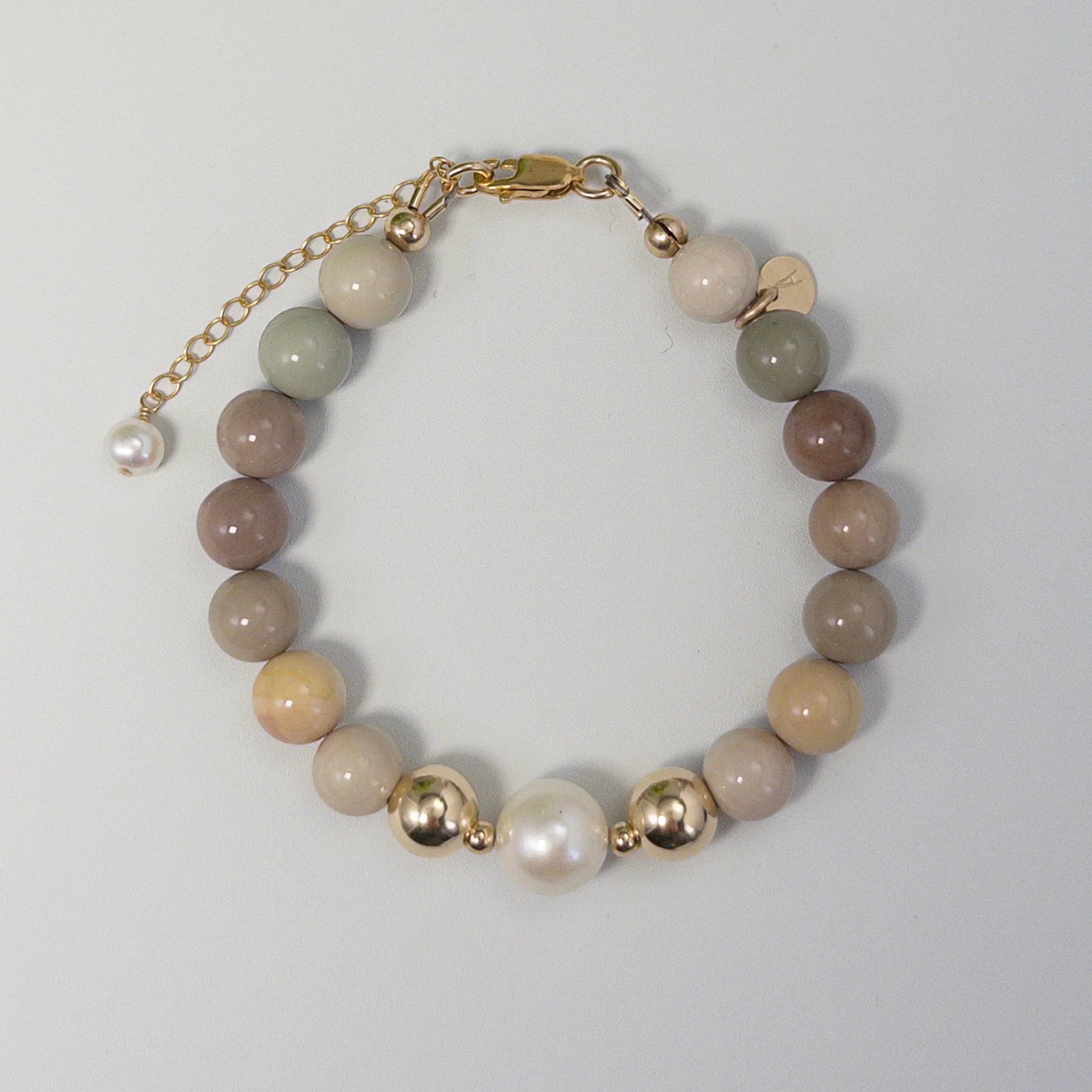 MXW Jewellery Personalised Alashan agate bracelet with freshwater pearl, gold-filled beads and a stamped initial disc.