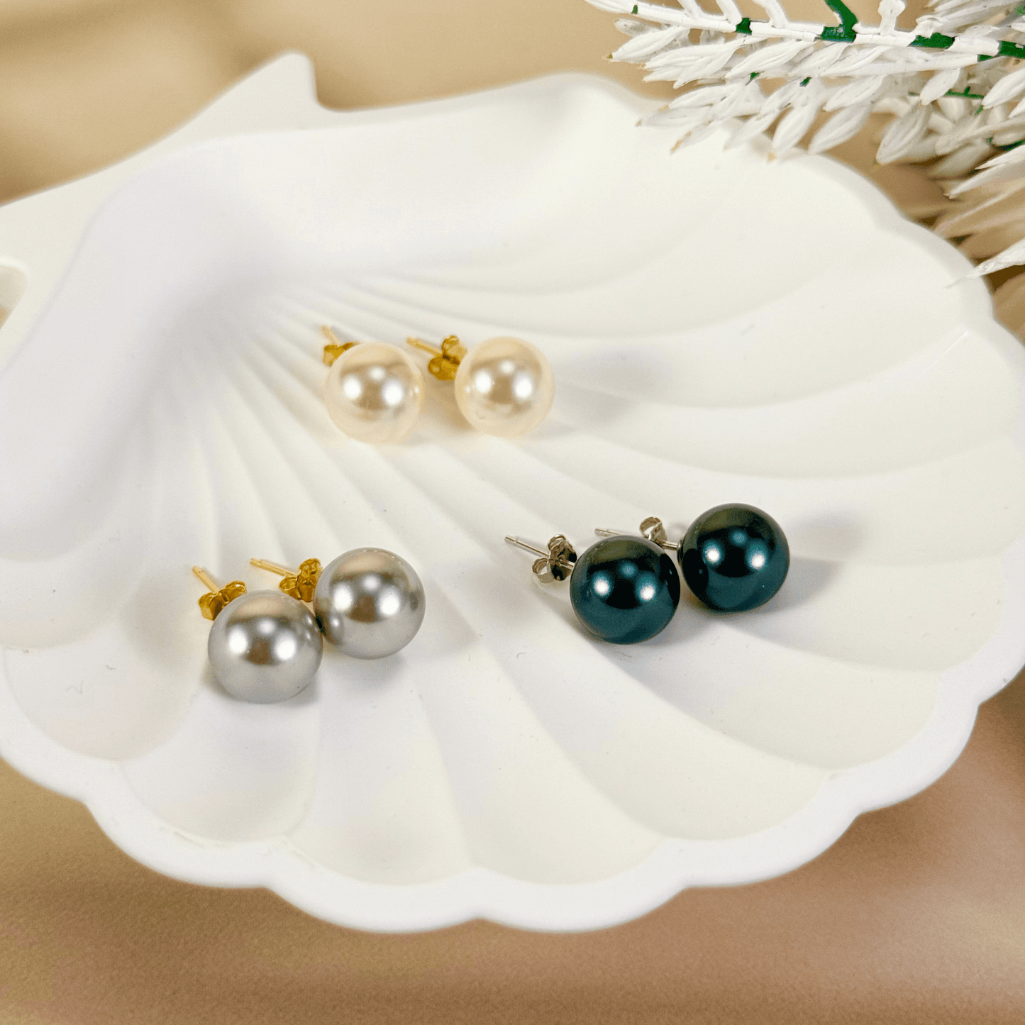 Swarovski pearl stud earrings in cream white, silver grey, and Tahitian black with gold-plated and sterling silver posts – handmade, high-quality, and available in 6mm, 8mm, 10mm sizes.