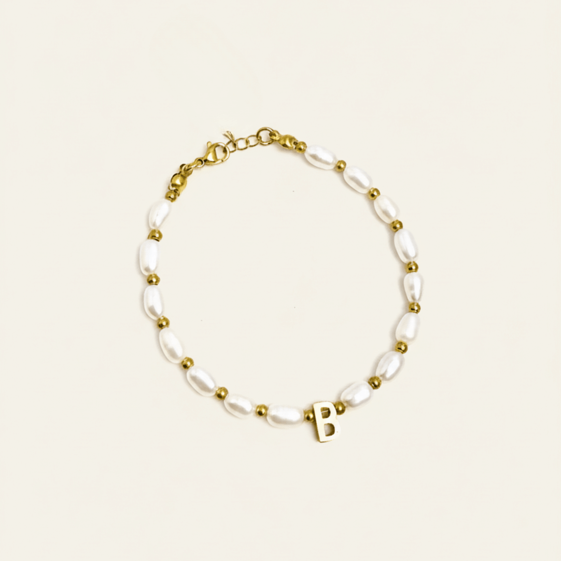 custom-initial-pearl-bracelet-gold-silver