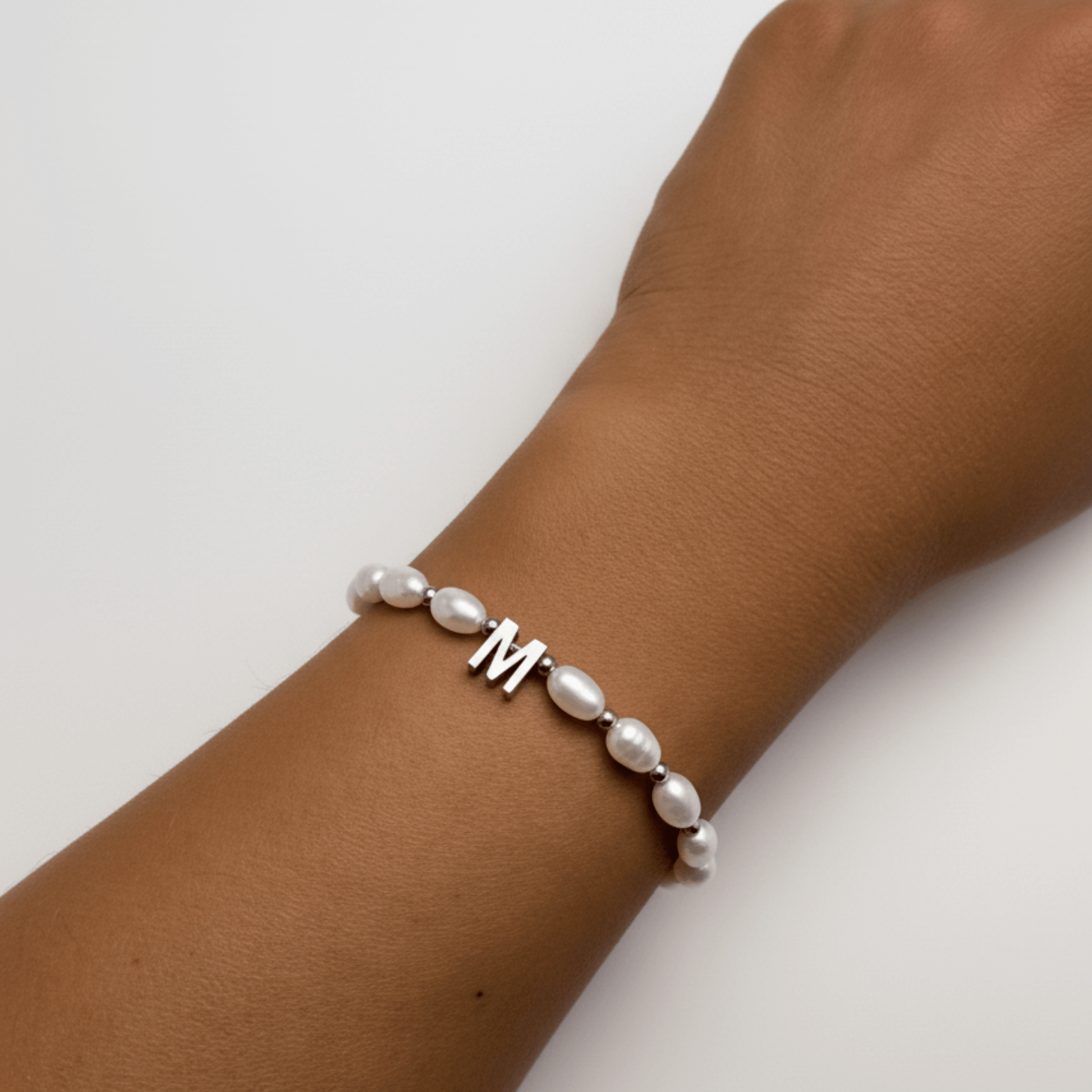 custom-initial-pearl-bracelet-gold-silver