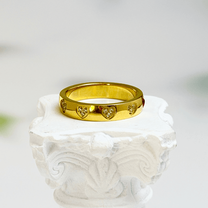 Gold waterproof ring with alternating pink and clear heart-shaped stones.