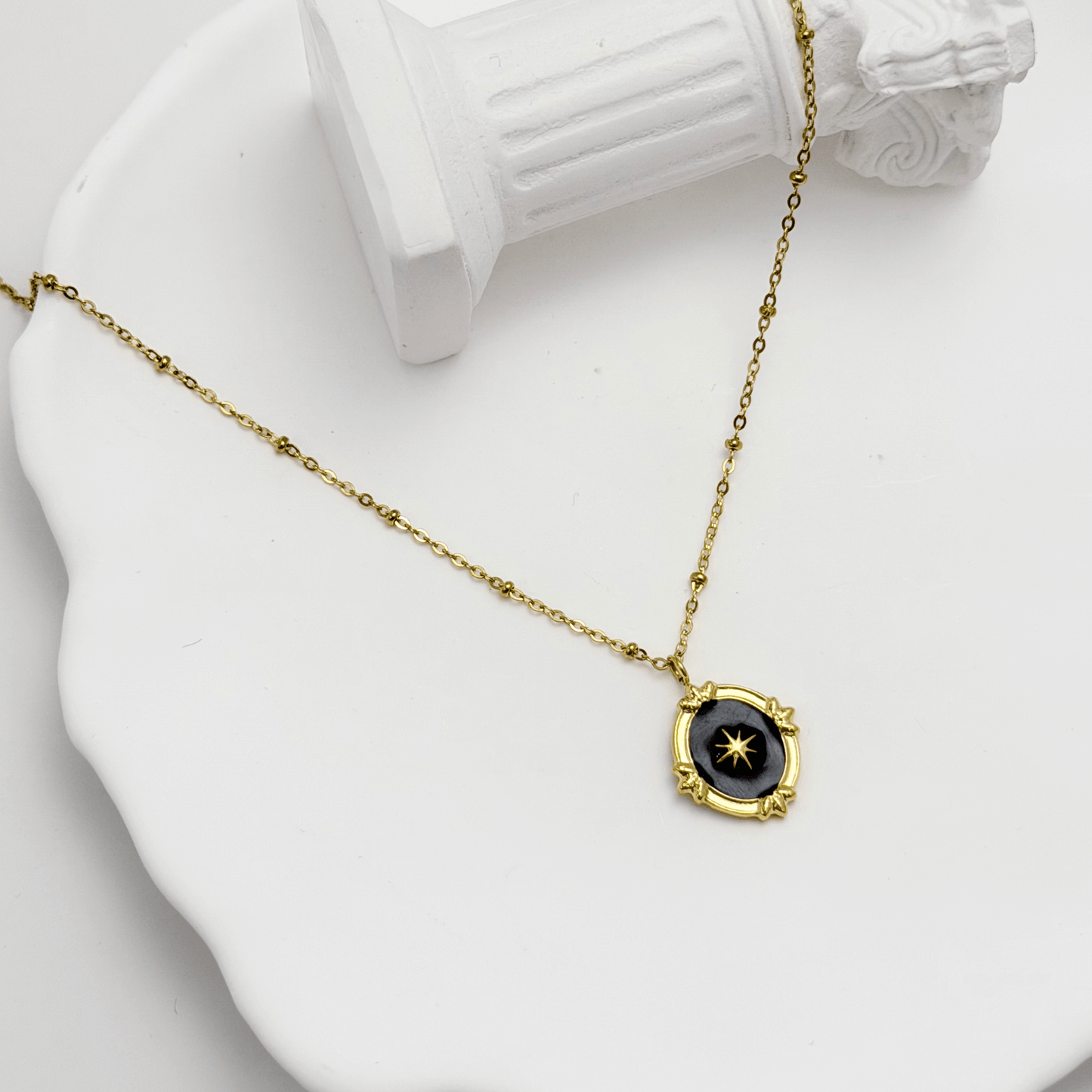 Gold Black Star Medallion Necklace – MXW Jewellery
