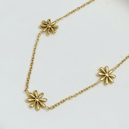 Gold Daisy Station Necklace – MXW Jewellery