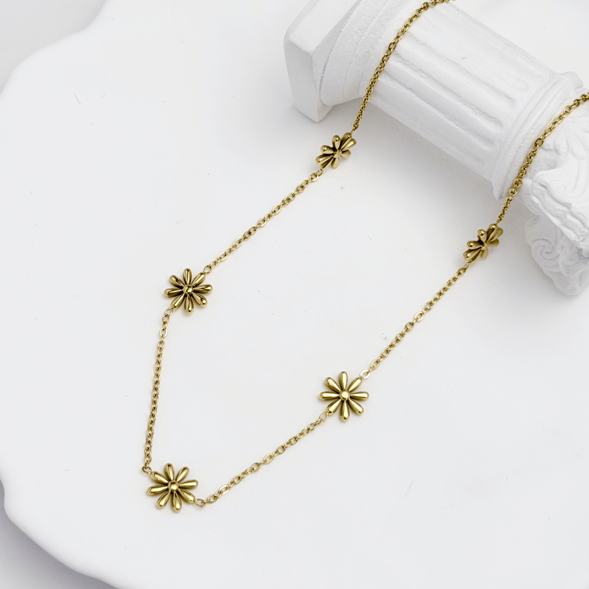 Gold Daisy Station Necklace – MXW Jewellery