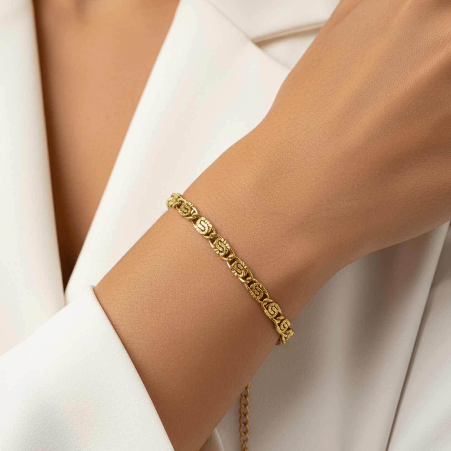 Gold dragon link chain bracelet with detailed interlocking links