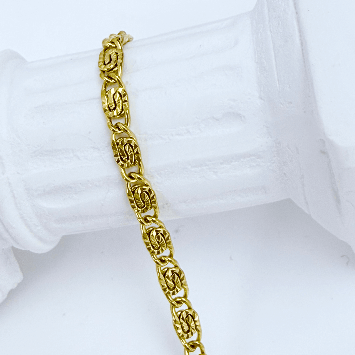 Gold dragon link chain bracelet with detailed interlocking links