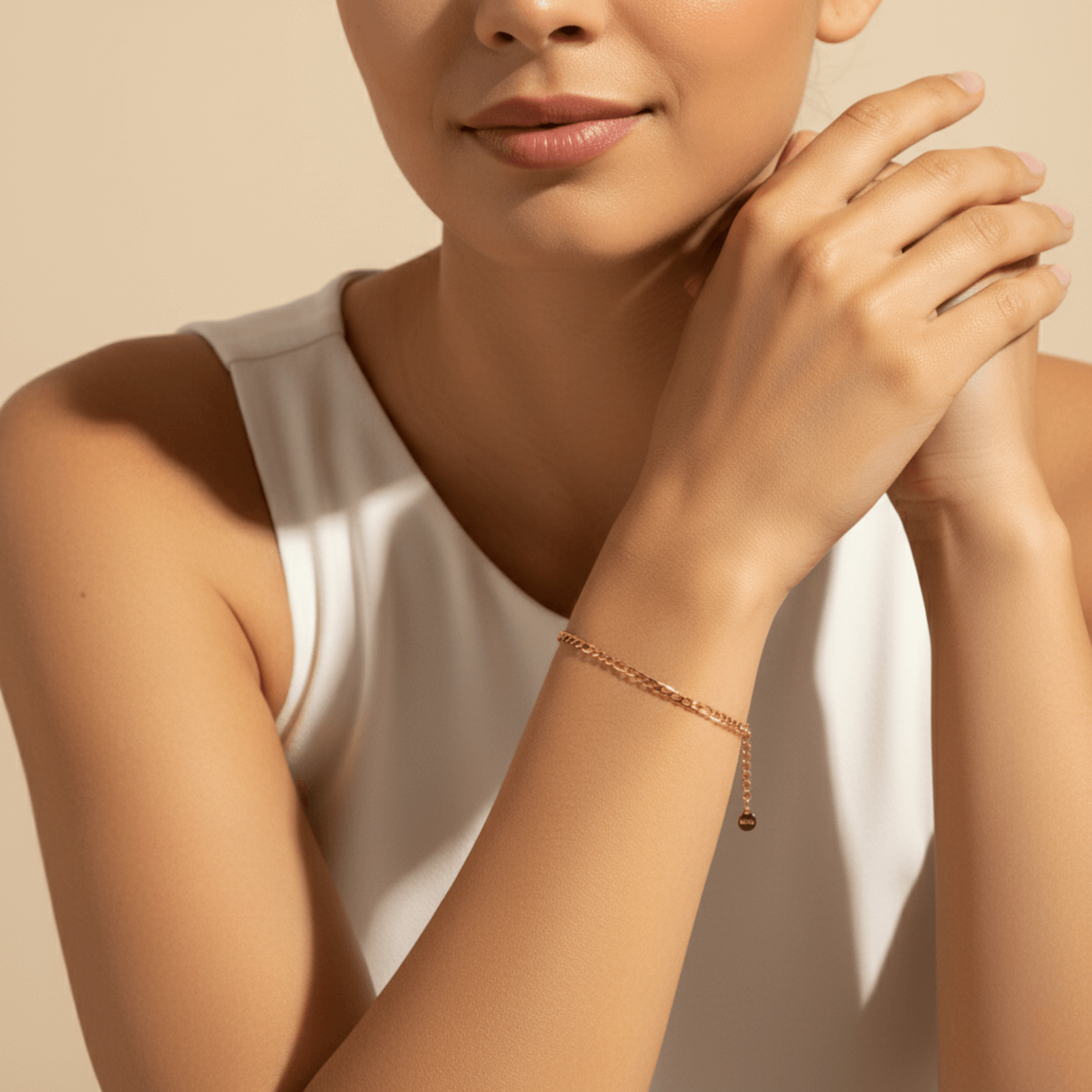 Gold Figaro link chain bracelet with polished elongated and short links.