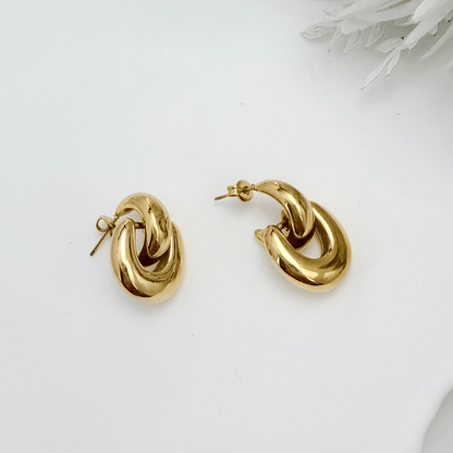 Gold Interlocking Oval Hoop Earrings – MXW Jewellery