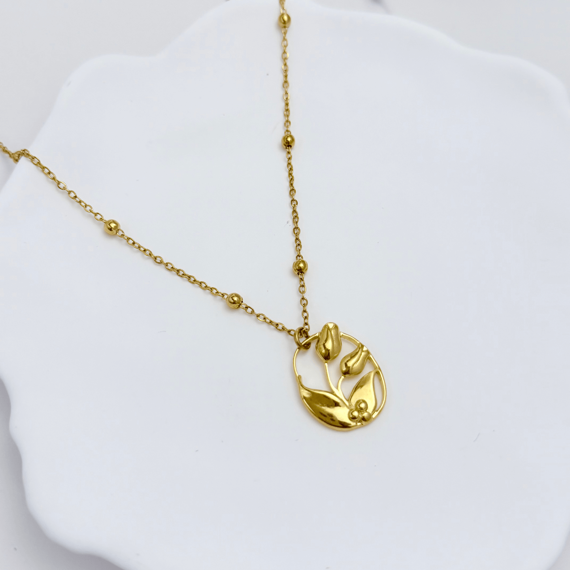 Gold Oval Bloom Necklace – MXW Jewellery