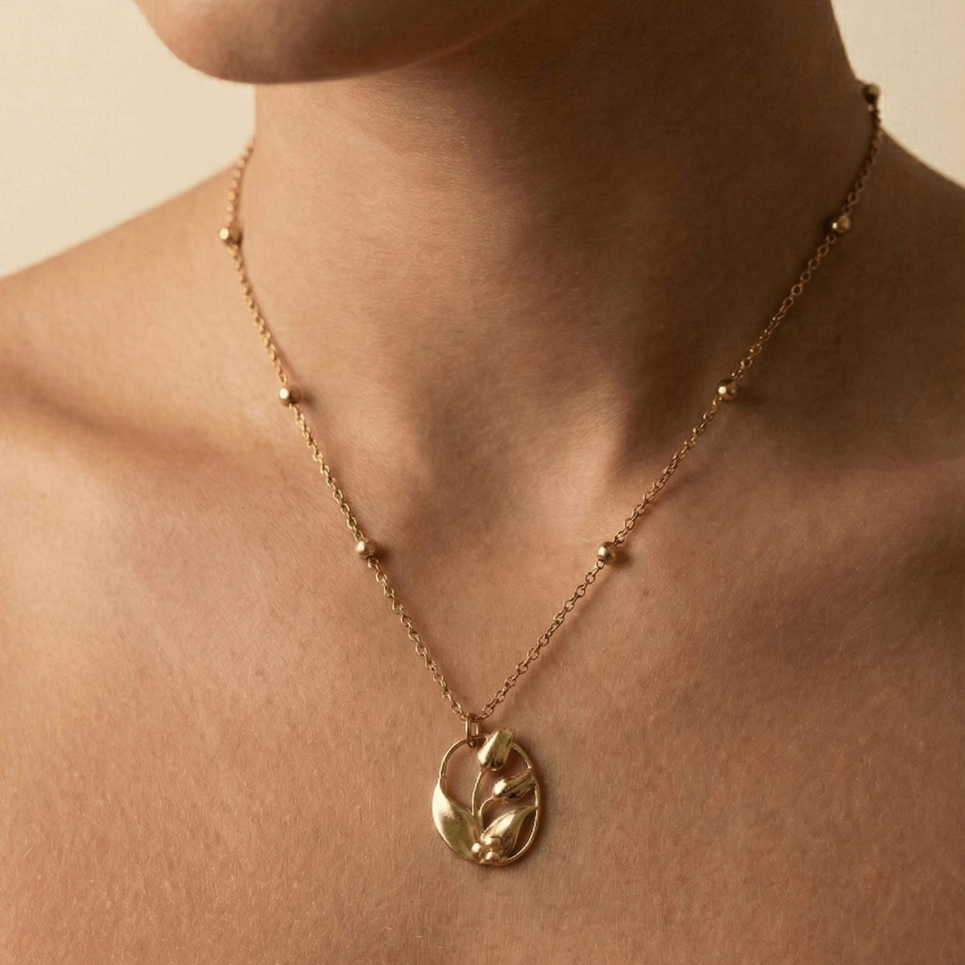 Gold Oval Bloom Necklace – MXW Jewellery