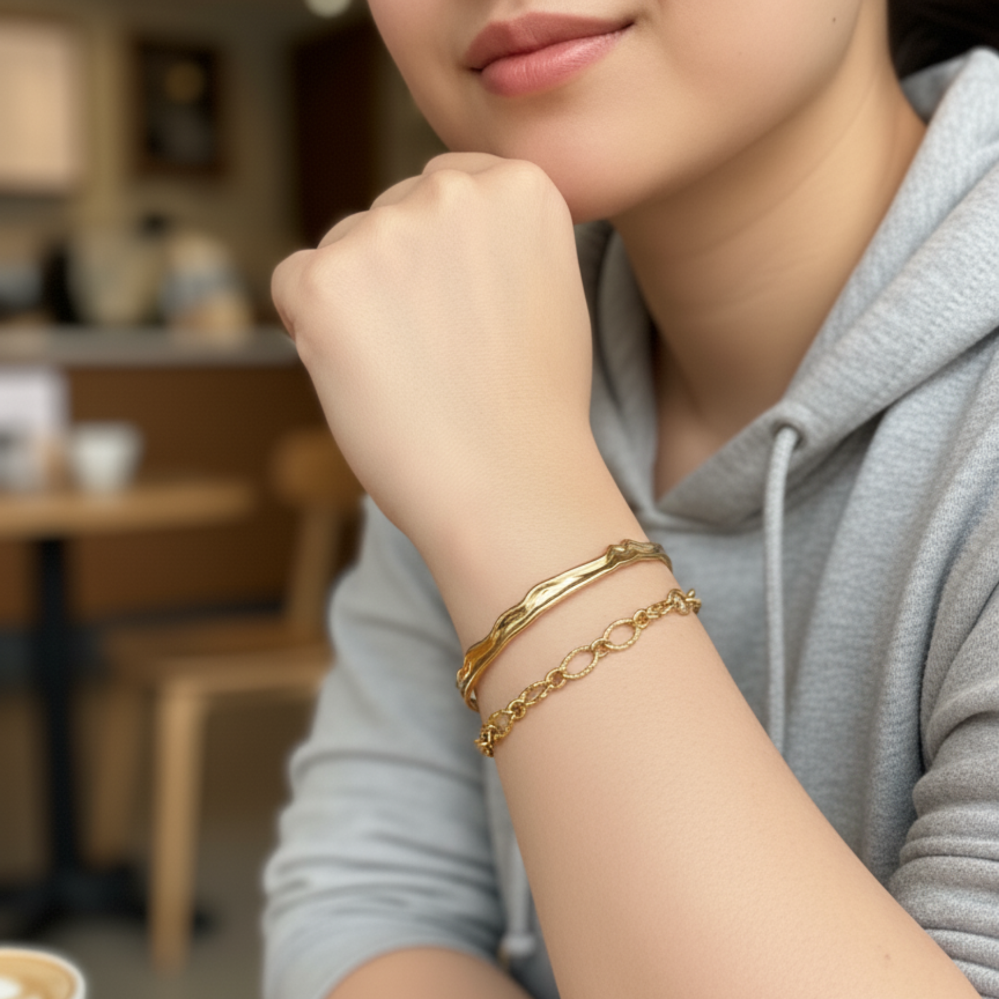 Gold textured chain bracelet featuring faceted loop links and adjustable extender, modern minimalist jewellery.