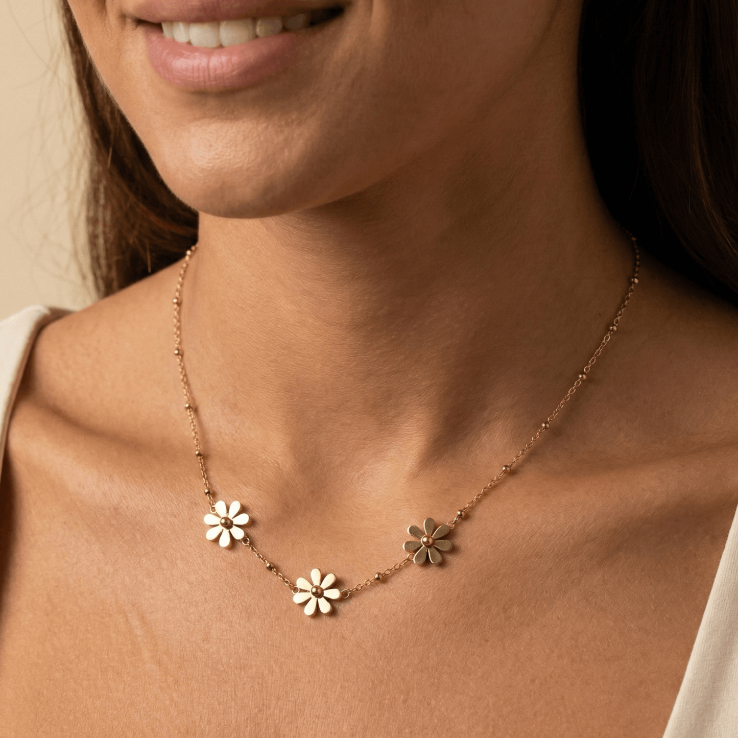 Gold Three Daisy Charm Necklace – MXW Jewellery
