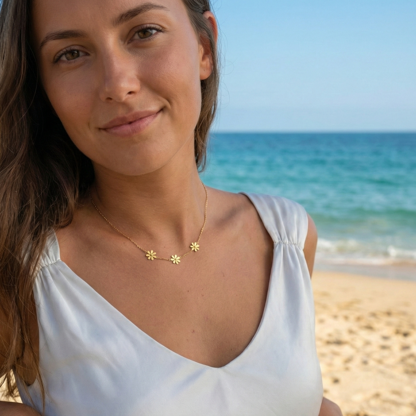 Gold Three Daisy Charm Necklace – MXW Jewellery