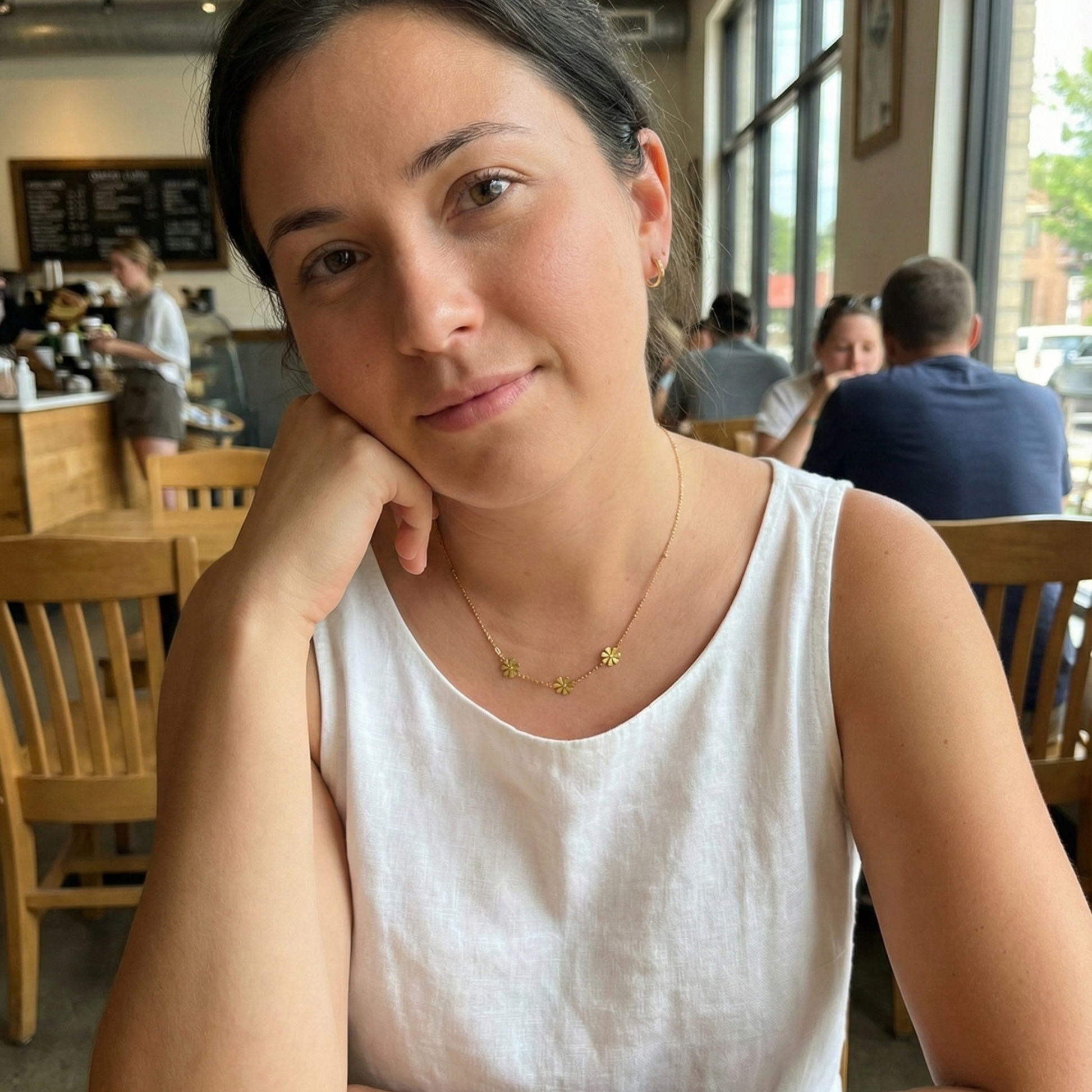 Gold Three Daisy Charm Necklace – MXW Jewellery