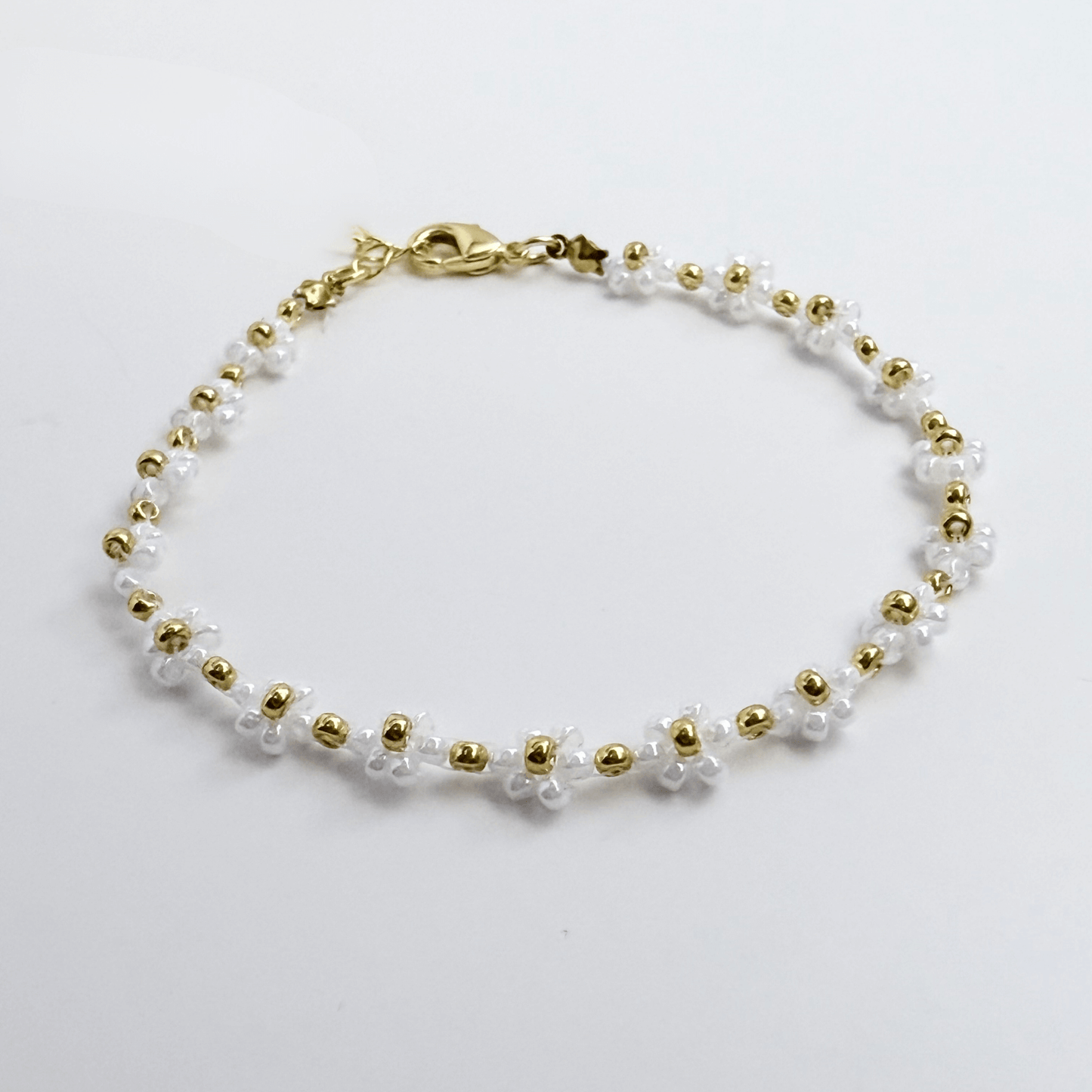 Handmade white daisy flower beaded bracelet with Japanese 2 mm seed beads and gold or silver accents