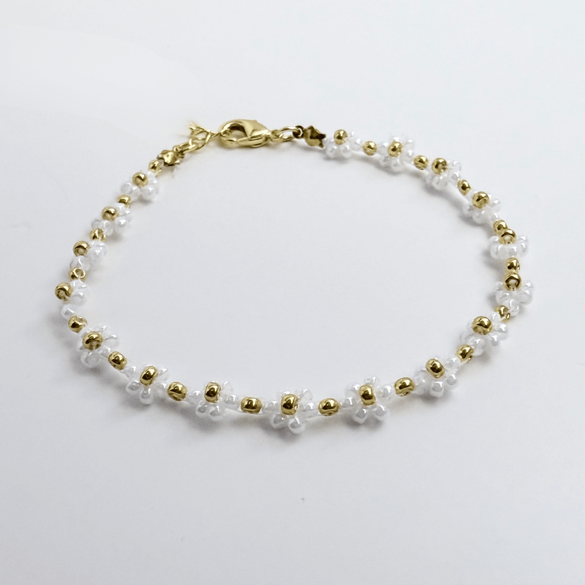 Handmade white daisy flower beaded bracelet with Japanese 2 mm seed beads and gold or silver accents