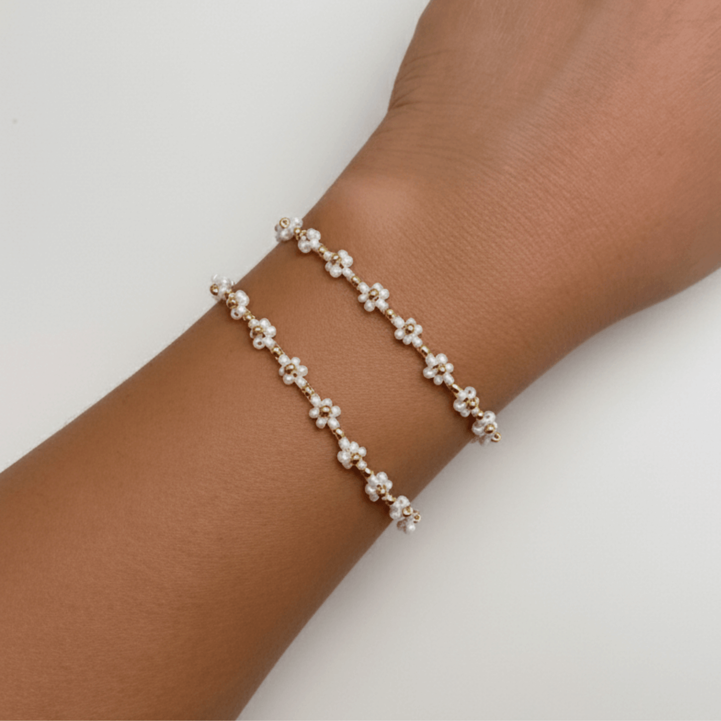 Handmade white daisy flower beaded bracelet with Japanese 2 mm seed beads and gold or silver accents