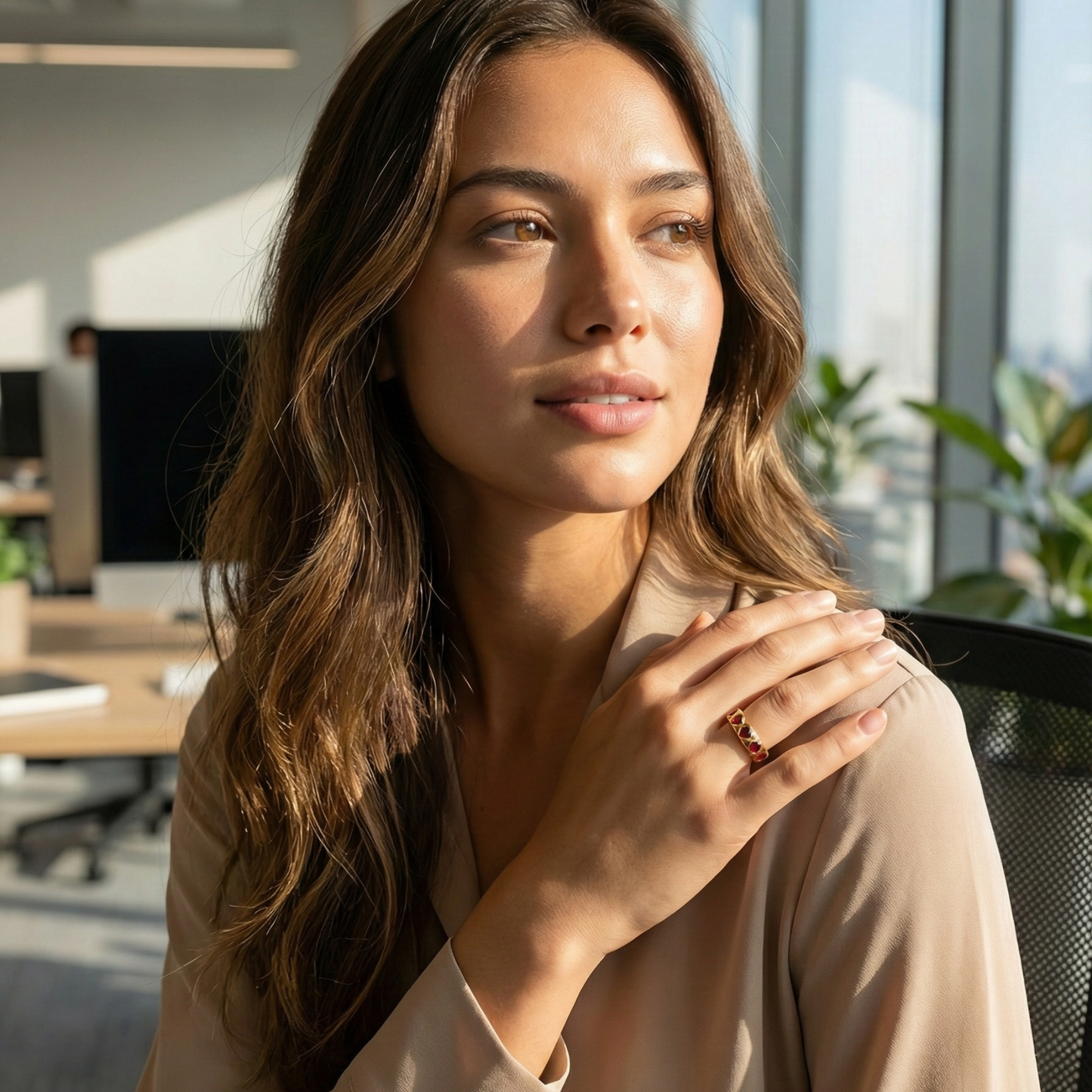 Gold ring with ruby-red heart-shaped zircon stones in a continuous band, waterproof jewellery by MXW.
