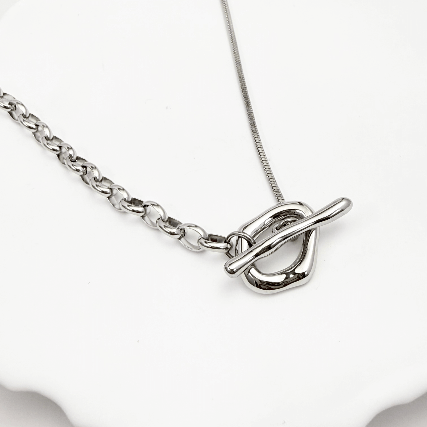 silver asymmetric T-bar lariat necklace with mixed chain design