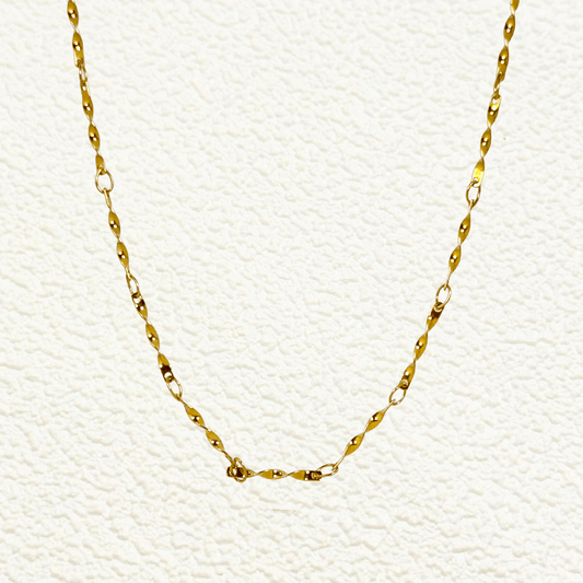 Twist Link Gold Chain with twisted interlocking gold links made of waterproof PVD gold stainless steel